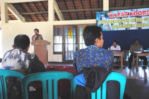 Kepala Dindik Kabupaten Purbalingga memberikan sambutan di hadapan para guru penjaskes (1)